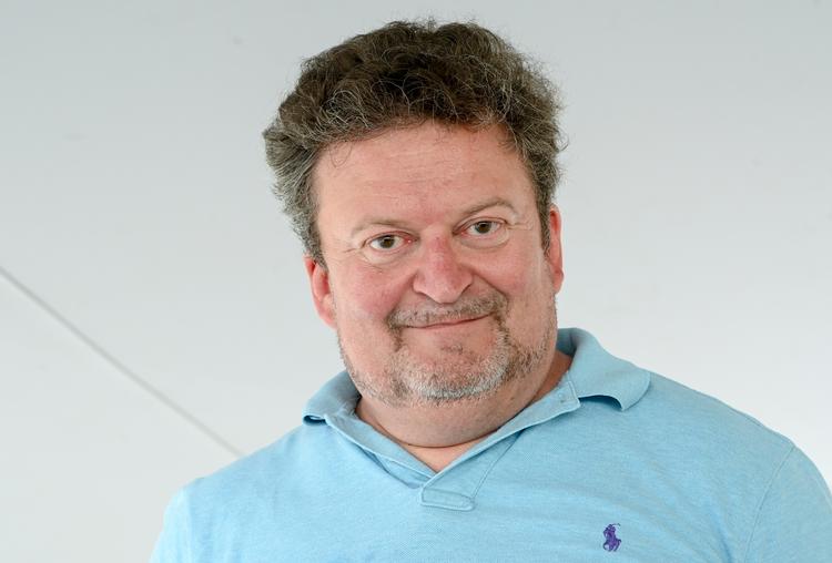 Erik Fosnes Hansens nye roman ligner allermest et løssluppent eventyr med indbygget samfundssatire. Noget er sjovt, meget er ikke. Akivfoto Jens Kalaene