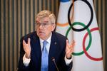  IOC-præsident Thomas Bach og resten af organisationen handlede hurtigt efter Ruslands invasion af Ukraine, men måske bliver anbefalingerne fra sidste år ændret. Foto: Fabrice Coffrini/Ritzau Scanpix