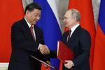 I sidste uge var Kina præsident, Xi Jinping, på besøg hos sin russiske kollega, Vladimir Putin. Her diskuterede de blandt andet krigen i Ukraine. Nu vil Ukraines præsident, Volodymyr Zelenskyj, også have besøg af Xi. Foto: Sputnik/Ritzau Scanpix