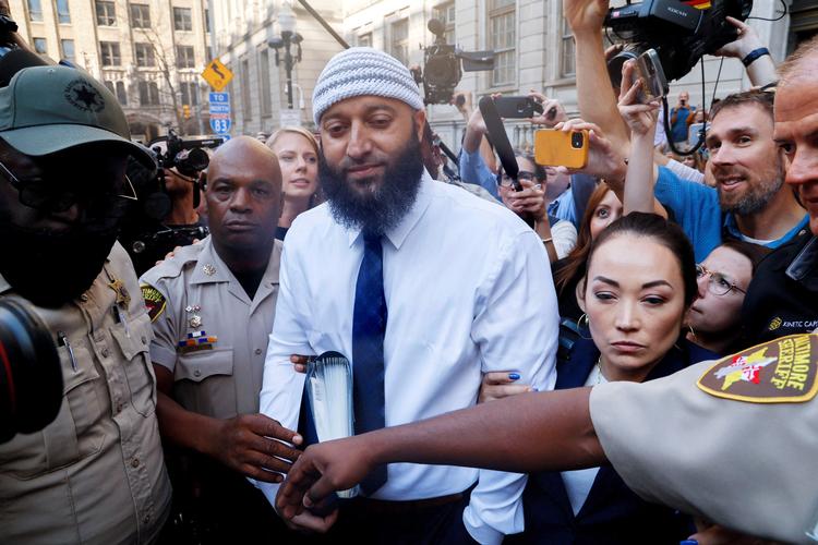 Adnan Syed blev i september sidste år løsladt efter at have siddet 23 år i fængsel for drabet på en 18-årig kvinde. Sagen blev taget op af podcasten 'Serial', som såede tvivl om dommen. Nu har en appeldomstol omstødt frifindelsen af proceduremæssige årsager.  Foto: Jonathan Ernst/Ritzau Scanpix