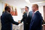 Udlændinge- og integrationsminister Kaare Dybvad Bek (S) hilser på Rwandas udenrigsminister Vincent Biruta i september 2022.  Foto: Bo Amstrup / Ritzau Scanpix/Ritzau Scanpix