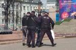 Politiet fjernede i maj Andrej Tjernysjov, da han protesterede mod krigen i Moskva. Efterfølgende blev han gentagne gange tilbageholdt af politiet på baggrund af myndighedernes overvågningssystem. Foto: Andrey Chernyshov/Ritzau Scanpix