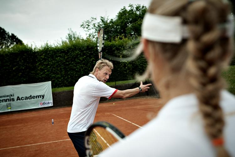Det er ikke kun det danske Davis Cup-hold, der har nydt godt af Kenneth Carlsens venstrehånd og viden om tennis. Mange unge tennisspillere har også modtaget rådgivning. Foto: Joachim Adrian/Ritzau Scanpix