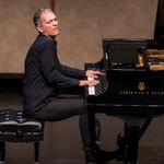 Alene ved flyglet var Brad Mehldau som altid mesteren, der kunne krydre og variere de pop- og rockmelodier, han elsker. Arkvfoto David Bazemore