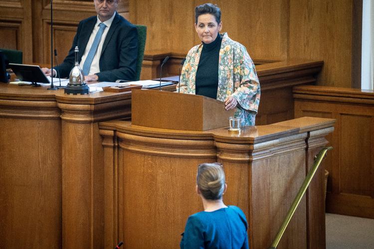 Pia Olsen Dyhr (SF) fik aldrig noget klart svar på sine spørgsmål om seniorpensionen, som statsminister Mette Frederiksen vil sløjfe.  Foto: Mads Claus Rasmussen/Ritzau Scanpix