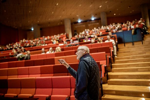 Jens Juul Holst underviser medicinstuderende på fjerde semester i fordøjelsessystemet. Foto: Miriam Dalsgaard