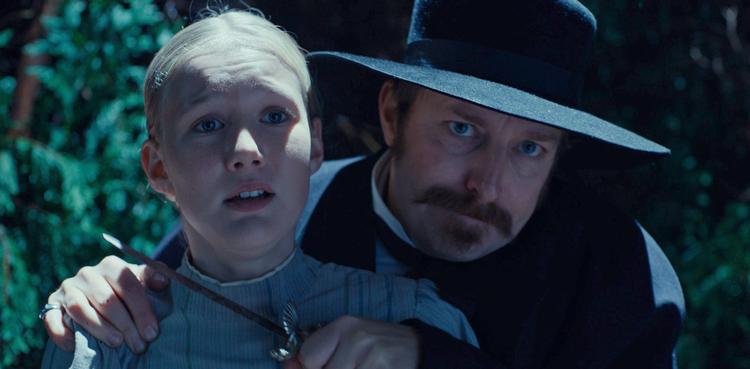 I DR's nye påskekalender følger vi Karen fra 'Julehjertets Hemmelighed', som denne gang får rodet sig ud i et venskab med et troldebarn. Det giver problemer.  