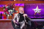  Komikeren, der interviewer celebriteter, er for længst selv blev en celebritet. Graham Norton i det berømte studie.   Foto: Matt Crossick/Ritzau Scanpix