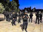 Israelsk politi foran Al-Aqsa-moskéen i Jerusalem. Foto: Ahmad Gharabli/Ritzau Scanpix