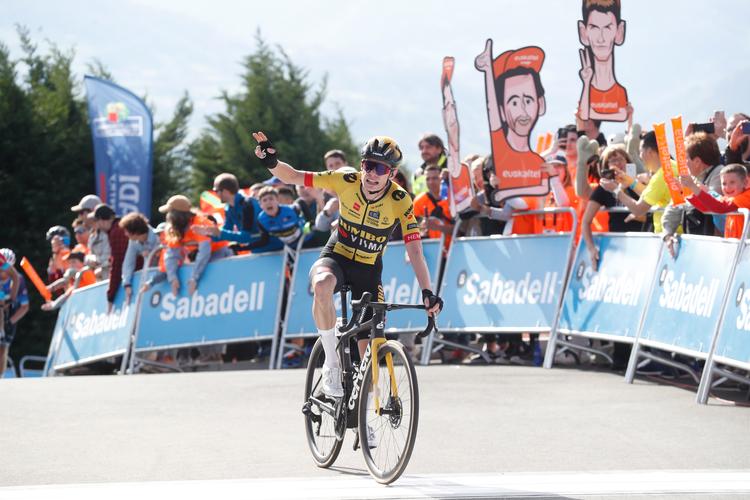 Den danske Jumbo-Visma-stjerne kom først over stregen på 4. etape. Foto: Juan Herrero/Ritzau Scanpix