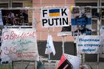 Modviljen mod Rusland er stor i Estland, og det kan også ses på det hegn, der er sat op foran den russiske ambassade i hovedstaden, Tallinn. Foto: Claus Blok Thomsen