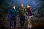 Harry Potter, nu som tv-serie. Det er et af den nye tjenestes store slagnumre. Her ses et billede fra den femte Harry Potter-film fra 2007 med (fra venstre) Daniel Radcliffe, Rupert Grint og Emma Watson. Foto: Murray Close/Ritzau Scanpix