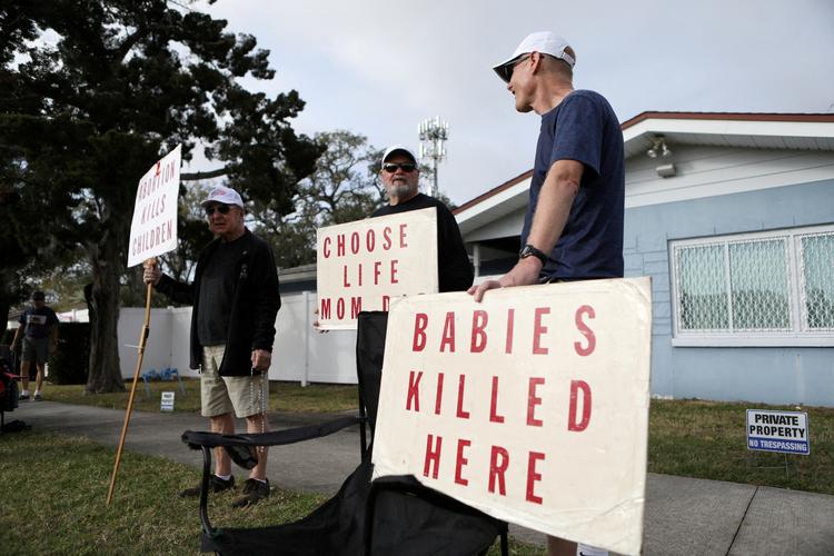 Abortmodstandere foran en abortklinik i Clearwater i Florida i februar.  Foto: Octavio Jones/Ritzau Scanpix