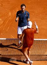 Indtil kvartfinalen i dag i Monte Carlo har Daniil Medvedev og Holger Rune kun stået overfor hinanden, når de har træner sammen. Foto: Eric Gaillard/Ritzau Scanpix