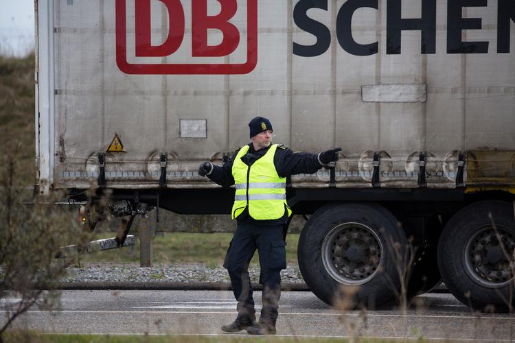 Udenrigsminister Lars Løkke Rasmussen (M) glæder sig over, at grænsekontrollen mellem Sverige og Danmark er blevet lettet.  Foto: Thomas Borberg
