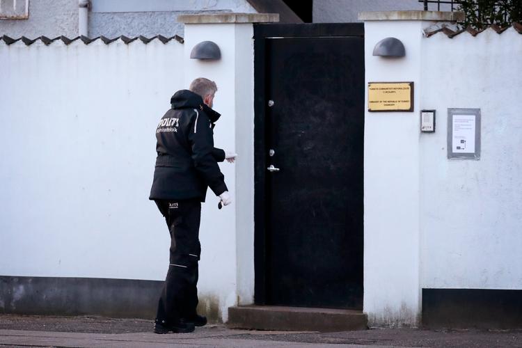 Københavns Politi oplyser, at der har fundet en enkeltmandsdemonstration sted foran den tyrkiske ambassade i København fredag eftermiddag, og at der i den forbindelse er blevet brændt en bog af. Det kan dog ikke bekræftes, at der skulle være tale om en koran. Arkivfoto. Foto: Jens Dresling