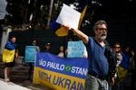 Sergej Lavrovs besøg udløste protestdemonstrationer i Brasilien som her i Sao Paulo. Foto: Amanda Perobelli/Ritzau Scanpix