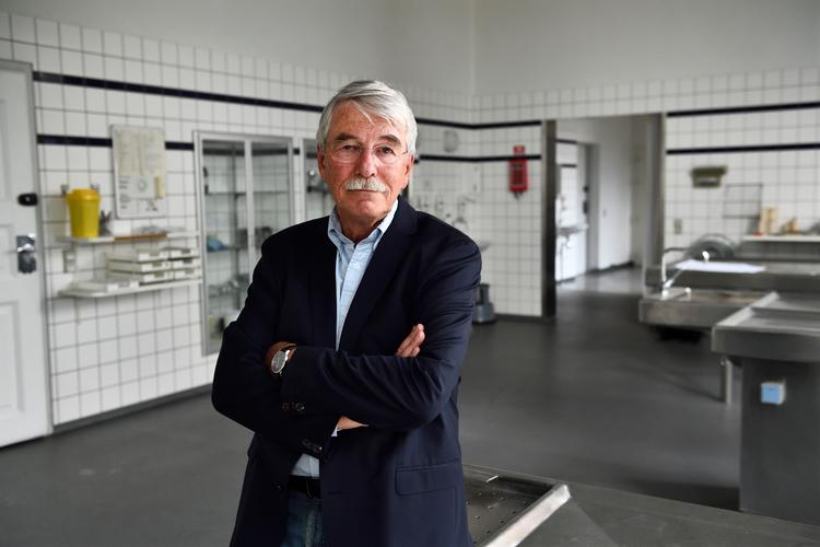 Hans Petter Hougen på Bispebjerg Hospital. Hans Petter Hougen har været helt tæt på livets skyggesider i sit liv som retsmediciner.    Foto: Tariq Mikkel Khan