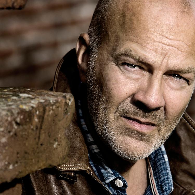 Jens Henrik Jensen skriver gerne om skjulte dagsordener, intriger og agenters hemmelige liv.  Foto: Nils Lund