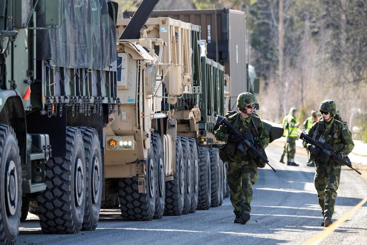 En amerikansk bataljon på 700 soldater ankom i denne uge til Sverige. Den skal hjælpe det svenske forsvar, når Sverige om få dage under den igangværende kæmpeøvelse bliver angrebet af en fjende, som skal forestille at være Rusland.  Foto: Tt News Agency/Ritzau Scanpix