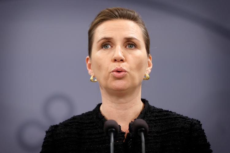 Statsminister Mette Frederiksen (S) er en af fire ministre fra den tidligere S-regering, hvis cpr-nummer en 42-årig eksbetjent er tiltalt for at delt ulovligt. Foto: Jens Dresling