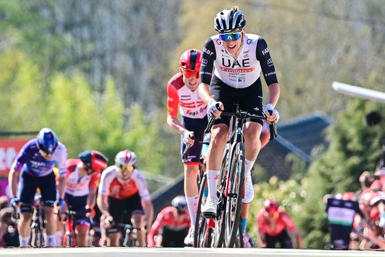 Tadej Pogacar var atter suveræn, da en klassiker skulle afgøres. Han vandt suverænt Flèche Wallonne foran danske Mattias Skjelmose på andenpladsen. Foto: Dirk Waem/Ritzau Scanpix