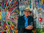 Jerry Ritz har samarbejdet med mange af de største i rockbranchen. Blandt andet Paul McCartney, der anes i baggrunden i selskab med kumpaner.  Foto: Peter Leschly