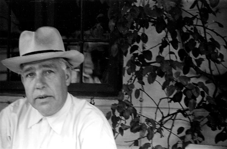 Sådan så en celebrity ud for 100 siden. Niels Bohr med sommerhat og det hele.  Foto: Privatfoto/Nordisk Film Production