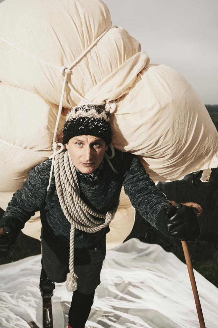  'Snowdrops' betyder vintergækker, men kan på russisk også betegne lig, der dukker frem fra sneen om foråret. Samuel Gustavsson (bill.) og David Tholander rekonstruerer forløbet, da ni unge mennesker blev fundet døde en vinternat i 1959. Foto: Rumle Skafte