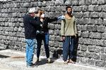 Migranter, som er ankommet til havnebyen Catania på Sicilien, bliver registreret af myndighederne. Regeringen har erklæret et halvt års nødretstilstand på grund af et stort antal migranter.    Foto: Salvatore Cavalli/Ritzau Scanpix