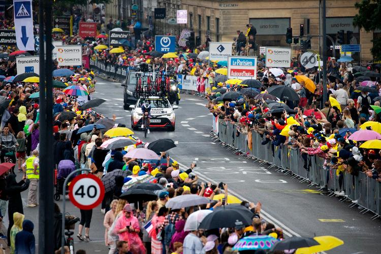Danske Mads Pedersen kørte en flot enkeltstart København, da der var Tour de France i Danmark sidste år. Nu er det drømmen, at han skal dyste med resten af verdenseliten samme sted ved et World Tour-løb i 2025.   Foto: Finn Frandsen