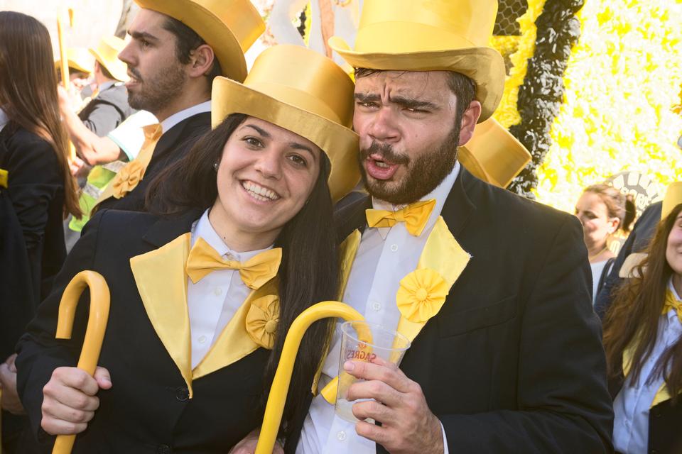 Queima das Fitas. Hvert år i maj bliver Coimbra oversvømmet af festglade studenter. 