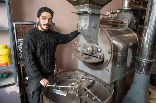 Rayane Ouadah åbnede i 2019 kafferisteriet Brûlerie Barbès 
sammen med sin mor Amel Foto: Ove Rasmussen