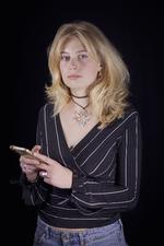 »Det er så trist at tænke på, at TikTok har stjålet så meget af min barndom og nu også min ungdom«, skriver 18-årige Annika Lykke Eilersen Hansen. Foto: Miriam Dalsgaard