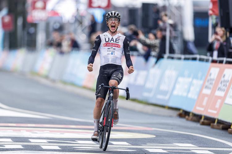 Den slovenske cykelrytter Tadej Pogacar har været en af forårets store oplevelser på World Tour. Søndag brækkede han hånden i et styrt i Liège-Bastogne-Liège. Foto: Marcel Van Hoorn/Ritzau Scanpix