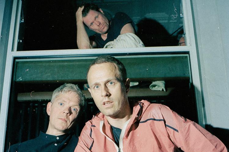 Fodbolden fylder godt på Folkeklubbens nye album, 'Mere end en klub'. Titlen er en direkte reference til fodboldklubben FC Barcelona.  Foto: Søren Lynggard