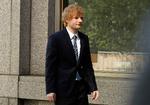 NEW YORK, NEW YORK - APRIL 25: Ed Sheeran arrives in federal court for a music copyright trial in New York on April 25, 2023 in New York City. Sheeran is being sued for copyright-infringement by the heirs of writer and composer Ed Townsend. He is accused of copying Marvin Gaye's legendary R&amp;B song "Let's Get It On" in his 2014 hit "Thinking Out Loud." John Lamparski/Getty Images/AFP (Photo by John Lamparski / GETTY IMAGES NORTH AMERICA / Getty Images via AFP) Foto: John Lamparski/Ritzau Scanpix