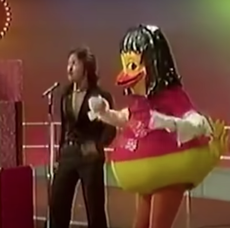 Dj'en Rick Dee skrev og indspillede alletiders mest idiotiske hit 'Disco Duck' i 1970'erne.  Foto: Screendump fra YouTube