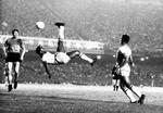 Mens unge måske vil kalde Lionel Messi for den bedste fodboldspiller nogensinde, står brasilianske Pelé for ældre generationer stadig som spillets ypperste udøver. Foto: Uncredited/Ritzau Scanpix