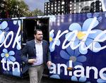 »10 kroner lavere pris ved benzintanken efter valget«, lovede Sverigesdemokraternas leder, Jimmie Åkesson, på sine populære torvemøder. Det var et valgløfte, der gik hjem hos de mange, der bor uden for storbyerne og lider under de høje svenske benzinpriser.   Foto: Tt News Agency/Ritzau Scanpix