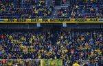 Brøndby-fans sendte en hilsen til bestyrelsesformand Jan Bech Andersen, da hans profeti om en snarlig værdiaftale mellem fans og ledelse var faldet til jorden. Foto: Liselotte Sabroe/Ritzau Scanpix