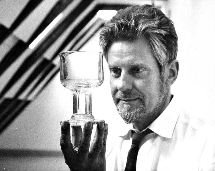 Jens Quistgaard arbejdede med sølv, metal, keramik, træ og glas. Alle materialer kastede han sig over som en billedhugger. Foto: Ebbe Andersen