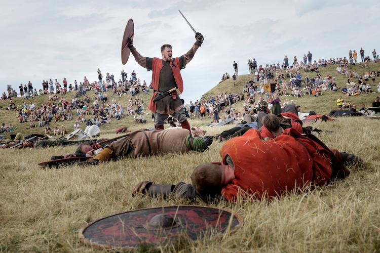 Den udvidede nordiske middelalder er blevet brugt som stof til fantasy, som kilde til national stolthed, som politisk agitation - og rollespil for sjov. Foto: Mads Nissen (arkiv)