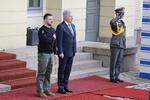 Kommissionens udspil kom samme dag, som Volodymyr Zelenskyj mødte op i Finland til nordisk topmøde, hvor han gentog sit krav om at få kampfly fra Europa.  Foto: 10430 Christine Olsson/tt/Ritzau Scanpix