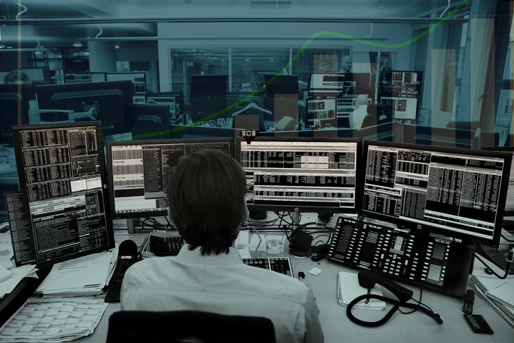 Bankerne tjener penge på aktiemarkedet og på de renteforskelle, der er på ind- og udlån. Og tjener de ikke nok, kan det blive en trussel for deres finansielle stabilitet, lyder det fra de økonomiske eksperter.  Collage/Originalfoto Finn Frandsen