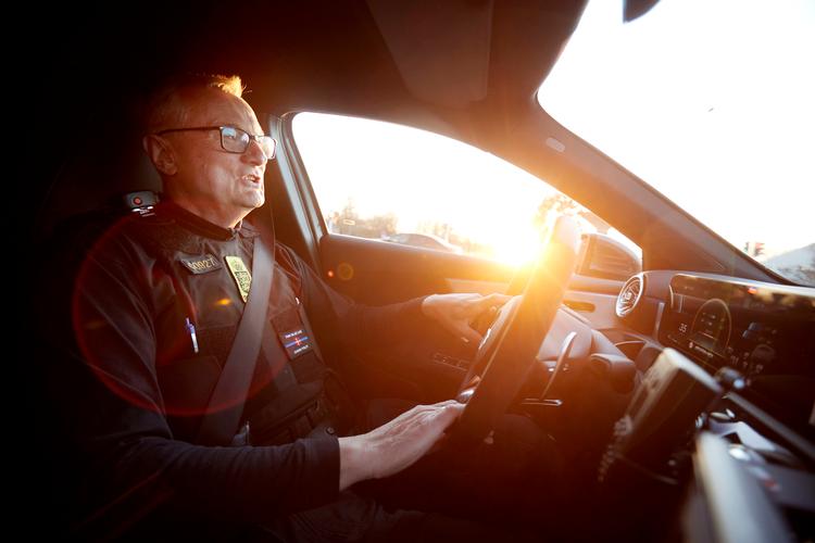 Da Vlado Lentz begyndte hos politiet for 38 år siden, troede han, at han skulle være hundefører, men så kom han på motorcykelkursus. Det afgjorde sagen: Han skulle være færdselsbetjent. Foto: Jens Dresling