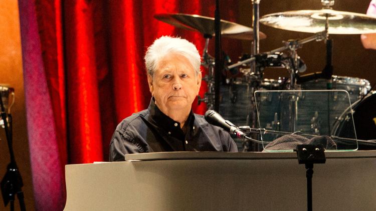 Manden bag kanoniserede og forgyldte popsange som 'God Only Knows', 'Wouldn't It Be Nice' og 'Caroline, No', Brian Wilson, har gennem hele sit voksne liv måttet trækkes med alvorlig psykisk sygdom.  Foto: NBC Universal