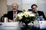 TDC's daværende koncernchef, Henning Dyremose (tv), og bestyrelsesformand Kurt Bjørklund i april 2006, da TDC udloddede 40 milliarder kroner i udbytte til fem kapitalfonde. Pengene blev sendt tilbage til TDC som lån, og renterne på lånene er centrum for Højesterets dom torsdag.       Foto: Joachim Adrian