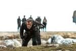 Jorma Tommila er karismatisk i rollen som guldgraveren med vanvittige skills fra sin tid som soldat i den finske hær, men han ender med at ligne en dummy i hænderne på en stuntkoordinater der øver actionscener.  Still Another World Entertainment