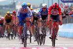Michael Matthews var den snu, da 3. etape af Giro d'Italia skulle afgøres. Australieren vandt lige nøjagtigt foran dansk Mads Pedersen. Foto: Luca Bettini/Ritzau Scanpix